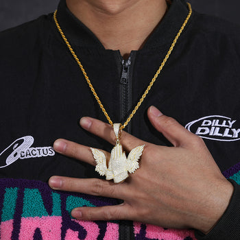 COLLIER PENDENTIF AILE DE MAIN EN PRIÈRE EN MOISSANITE ET ARGENT MASSIF