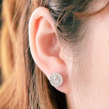 Boucles d'oreilles puces en moissanite représentant des mains en prière, en argent sterling