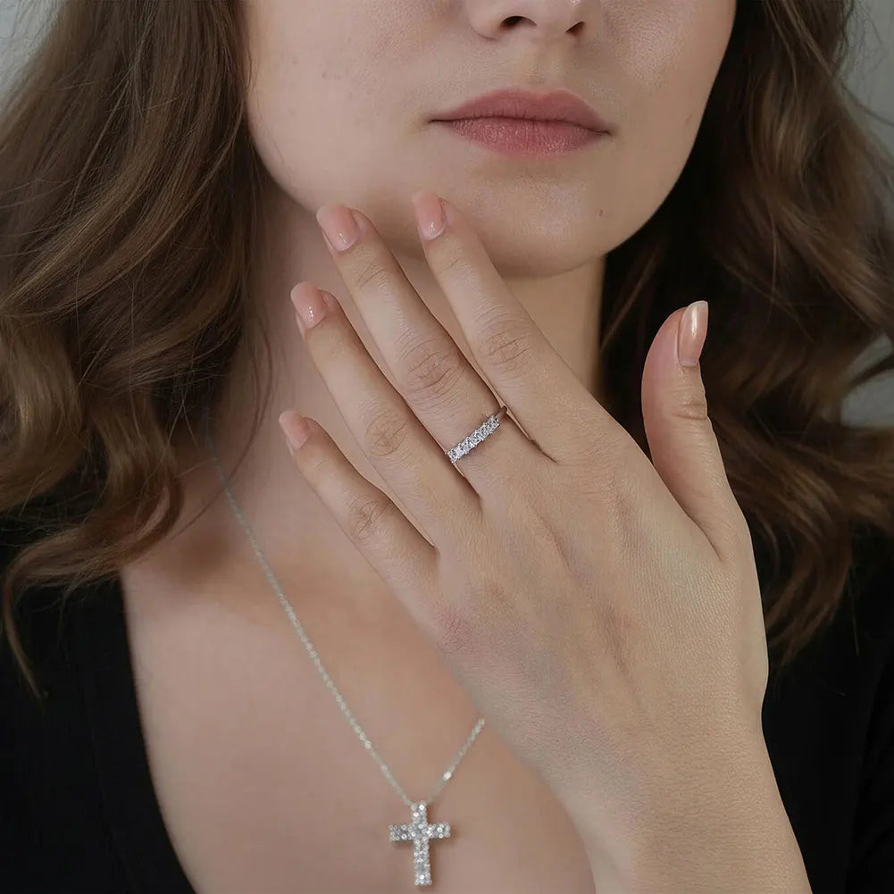 PENDENTIF CRÂNE-CROIX EN MOISANITE ET DIAMANTS 