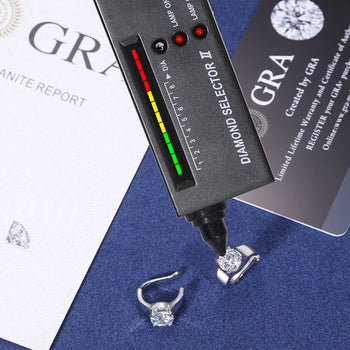 Boucle d'oreille manchette en moissanite taille brillant rond, en argent sterling