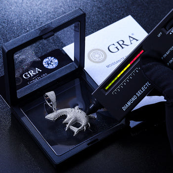 COLLIER PENDENTIF REQUIN EN MOISANITE ET ARGENT MASSIF