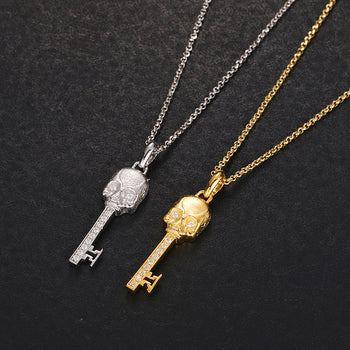 Anhänger in Form eines Totenkopfes aus Moissanit in Sterlingsilber