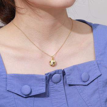 Pendentif en forme de ballon de football en moissanite et argent sterling