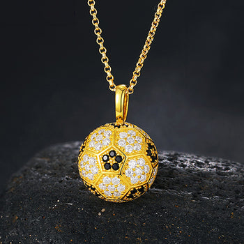 Pendentif en forme de ballon de football en moissanite et argent sterling