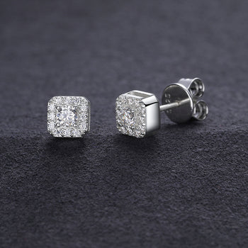 Boucles d'oreilles clous en moissanite carrée sertie d'un halo, en argent sterling