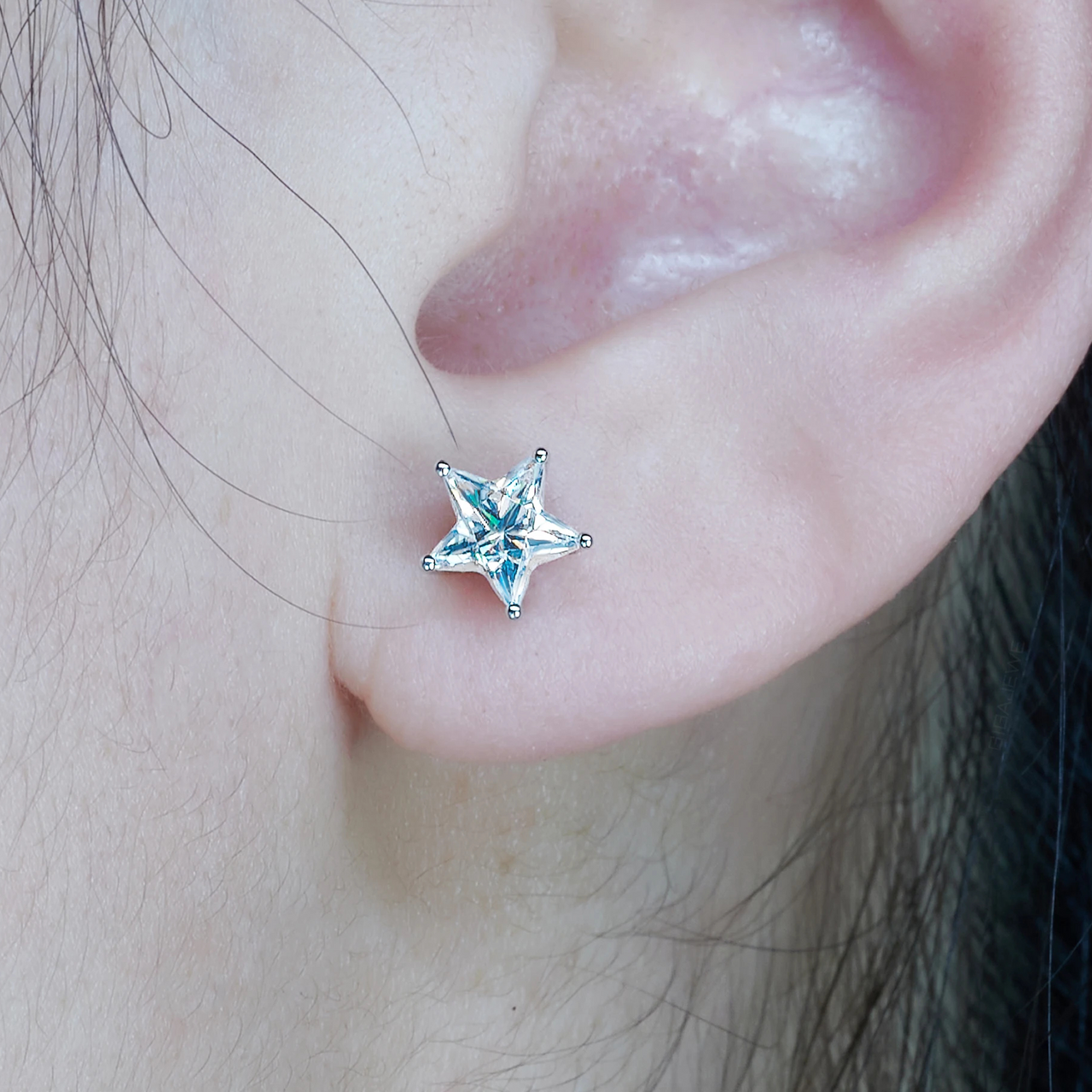 Ohrringe mit grünem Moissanit im Weihnachtsbaumschliff (2 Karat) in massivem Weißgold 