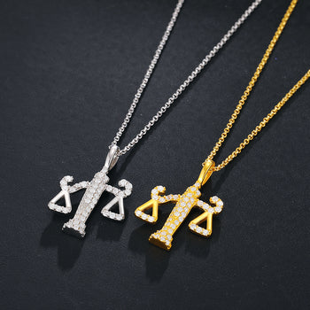 Collier pendentif balance en diamants et moissanite, en argent sterling