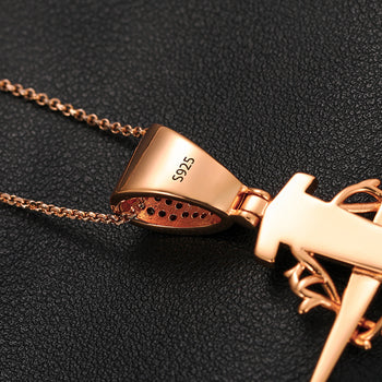 Kreisförmiger Kreuzanhänger mit Moissanit-Nagelbesatz aus Sterlingsilber