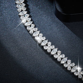 Armband mit birnenförmigem, marquisegeschliffenem Moissanit aus Sterlingsilber