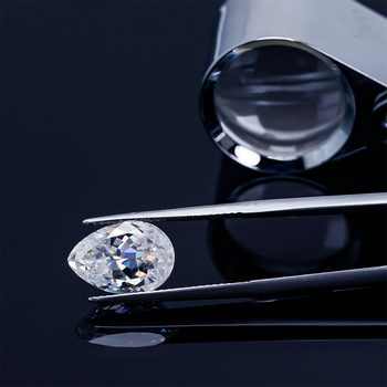 DIAMANT EN LIBRE DE MOISSANITE TAILLÉE EN POIRE PORTUGAISE