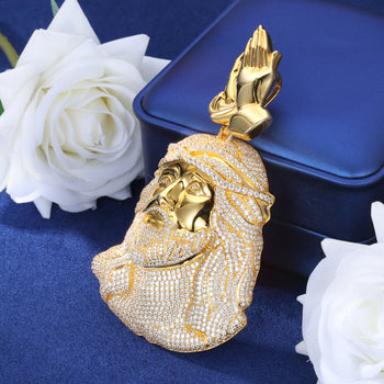 Pendentif main en prière en moissanite et diamants, représentant Jésus, en argent sterling