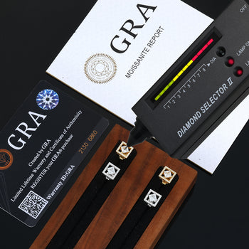 Boucles d'oreilles en moissanite de forme carrée taille princesse, montées sur argent sterling 