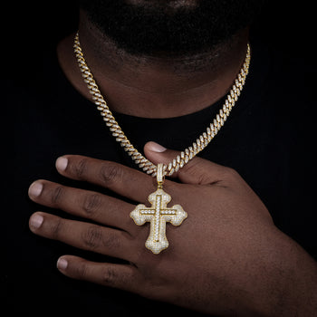 Pendentif croix en moissanite taille brillant rond en argent sterling