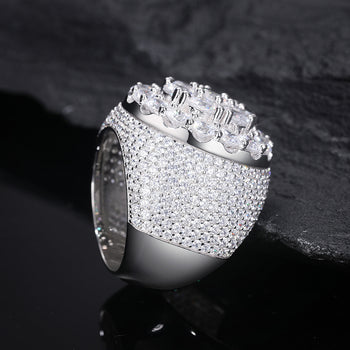 Bague en argent sterling sertie d'une moissanite massive de taille ronde