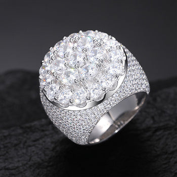Bague en argent sterling sertie d'une moissanite massive de taille ronde