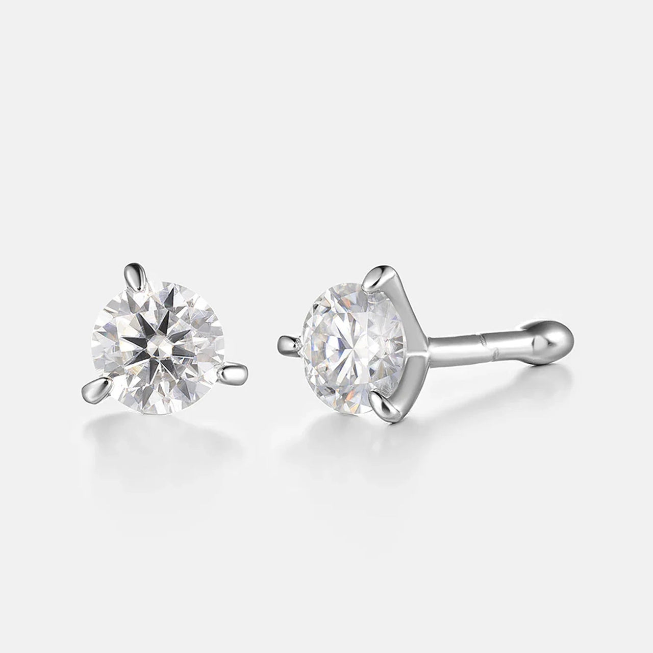 Diamond stud earrings with 'MINGGONG JEWELRY' logo on a white background