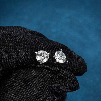 ROUND CUT MOISSANITE NOSE RING IN STERLING SILVER