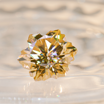 DIAMANT EN MOISSANITE TAILLÉE EN FLOCOINÉE