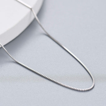 THIN BOX CHAIN NECKLACE IN STERLING SILVER