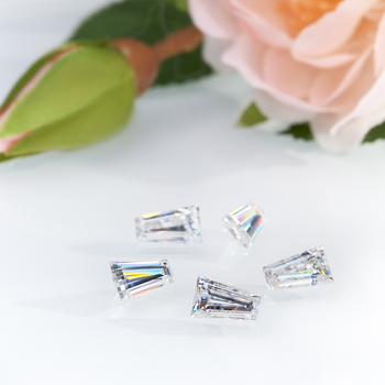 DIAMANT EN MOISSANITE TAILLE TRAPÉZOÏDE