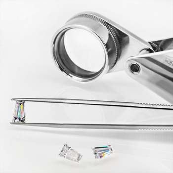 DIAMANT EN MOISSANITE TAILLE TRAPÉZOÏDE