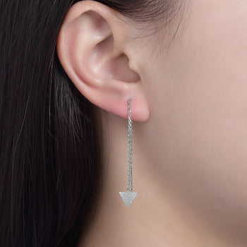 Boucles d'oreilles pendantes en moissanite de forme triangulaire en argent sterling