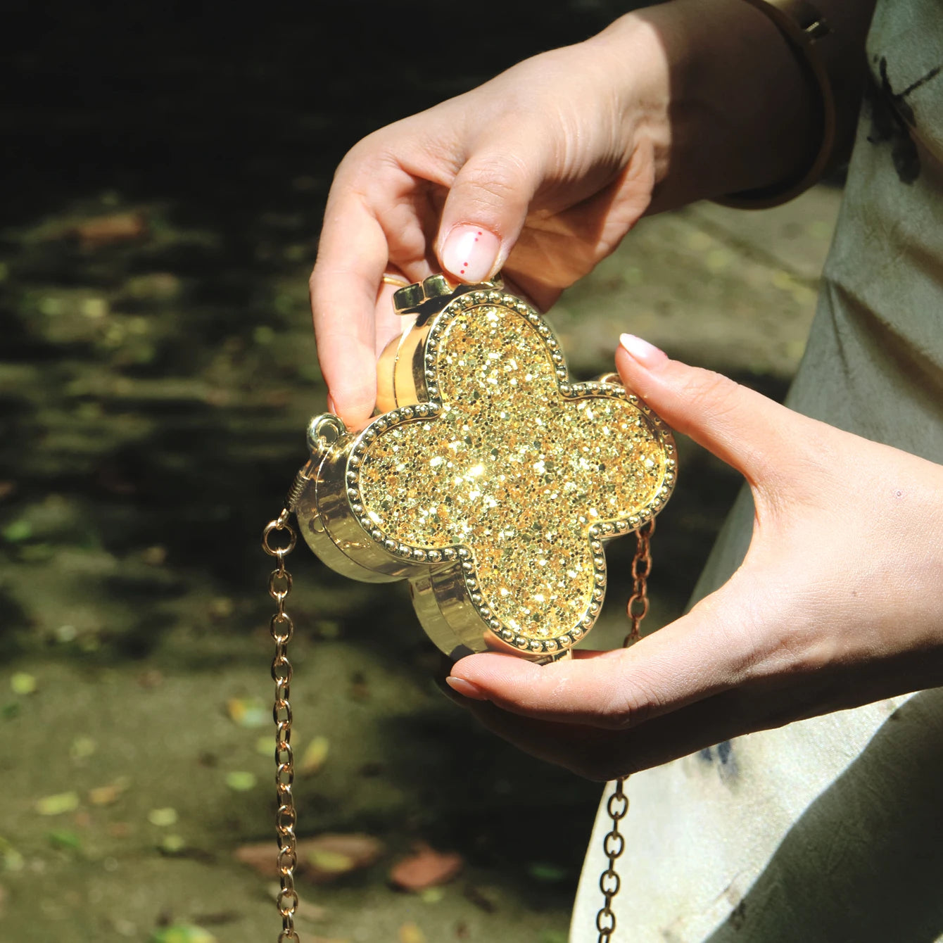VAN CLEEF CLOVER COIN BAG - IVORY & EBONY