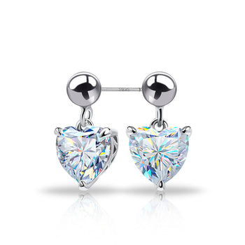Boucles d'oreilles en argent sterling plaqué or blanc 18 carats avec moissanite taille cœur 