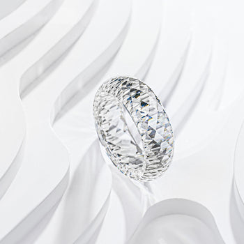 RING AUS GANZEM MOISSANIT UND DIAMANT